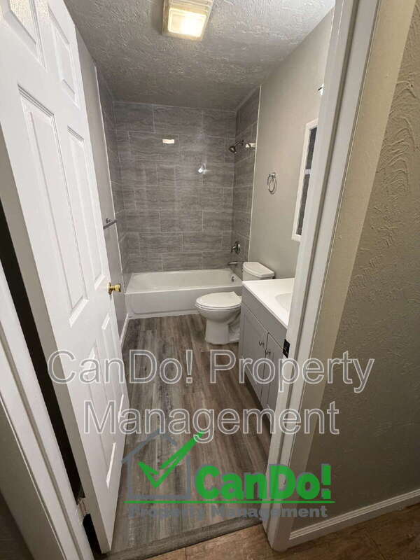 Building Photo - 225 Carol Dr