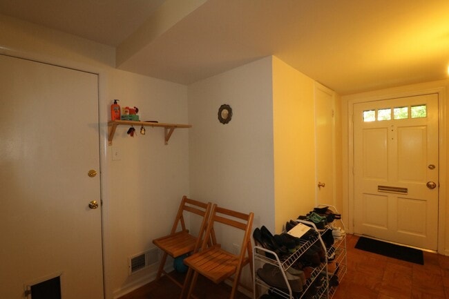 Building Photo - COMING SOON - 4Bed/2.5Bath Raised Rambler in Bannockburn near Glen Echo Park!