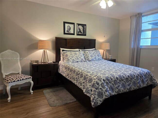 Building Photo - 9410 Poinciana Pl
