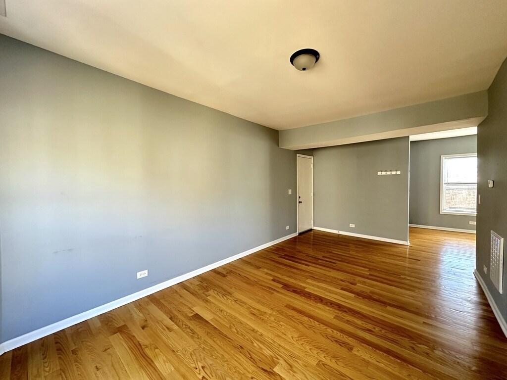 Building Photo - 1559 W Pratt Blvd