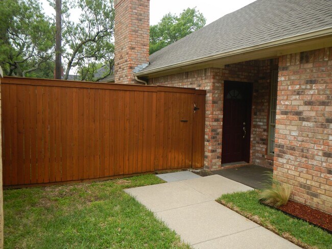 Building Photo - Amazing home - minutes from Grapevine Main...