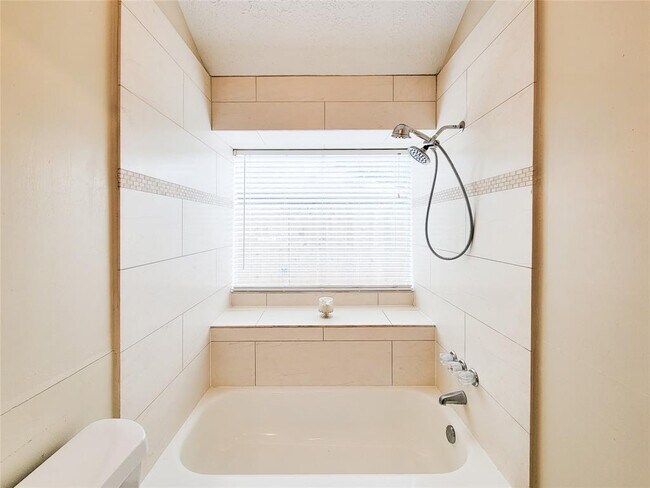 Building Photo - 7006 Stonewall Ridge Dr