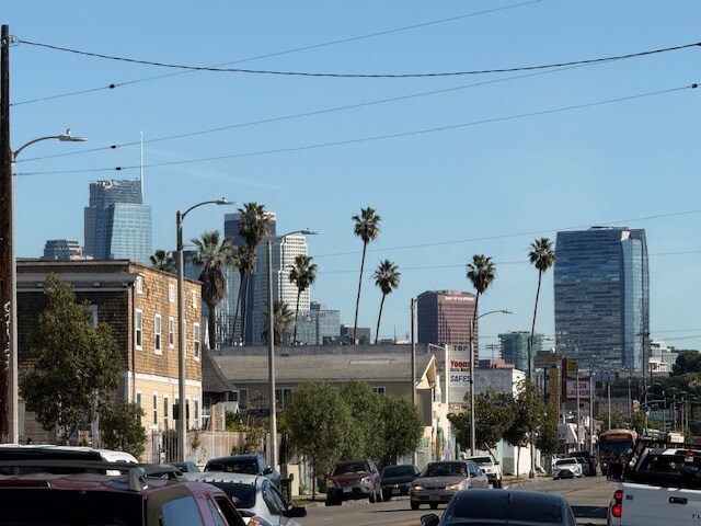 Building Photo - 1667 S Westmoreland Blvd