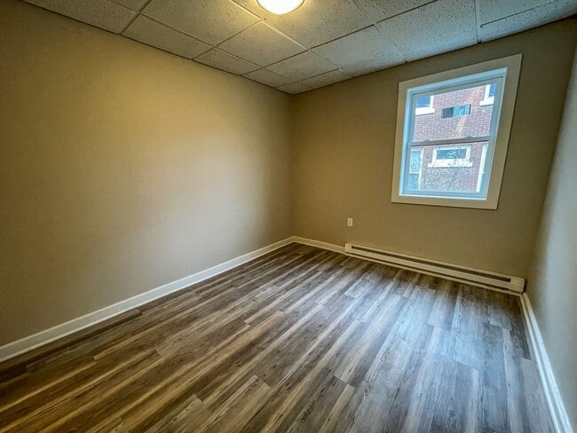 Building Photo - Beautifully Renovated 1 Bedroom Apartment with Private Entrance