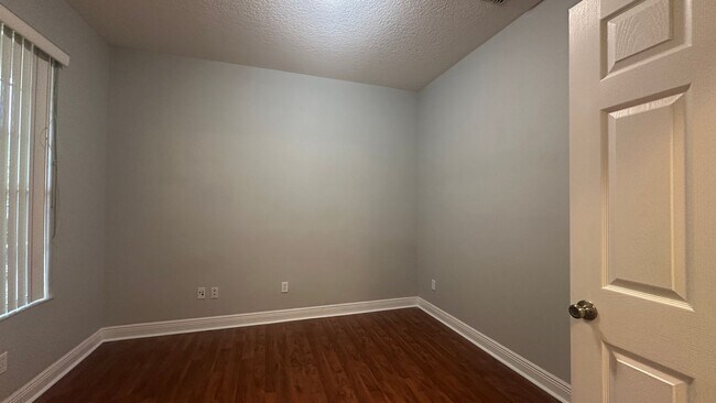 Building Photo - 418 Brentwood Club Cove