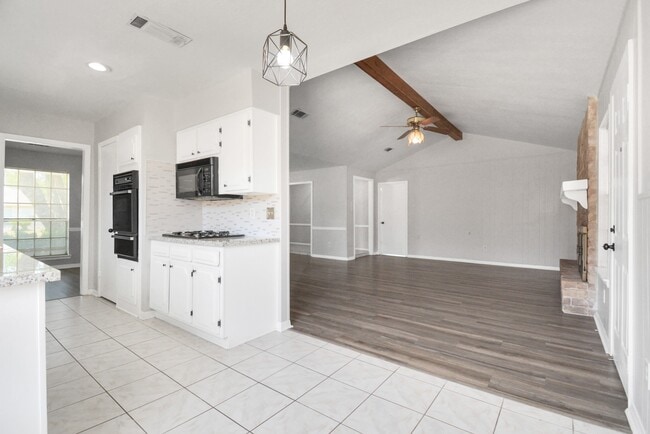 Building Photo - 11310 Sagewind Dr
