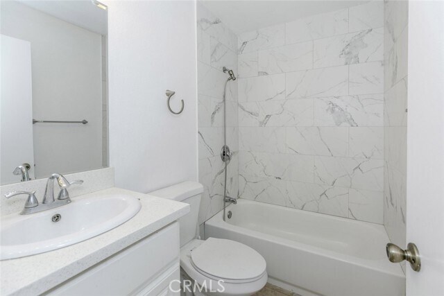 Building Photo - 914 E Elk Ave