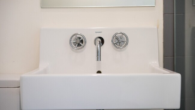 Building Photo - 4080 Glencoe Ave