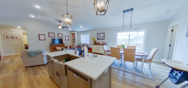 Building Photo - 3D TOUR + BEAUTIFUL HOME + 3 Car Garage + Fenced In Yard! Available July 3rd!
