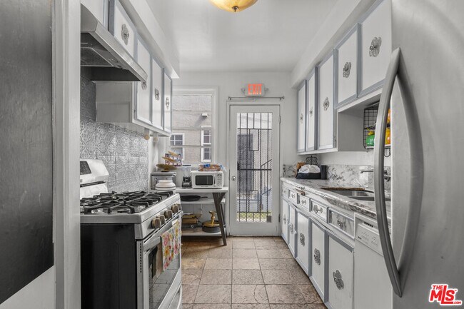 Primary Photo - 2608 1/2 7th Ave