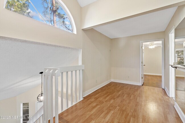 Building Photo - 9960 Moorings Dr