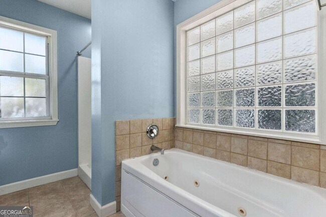 Building Photo - 106 Buntin St