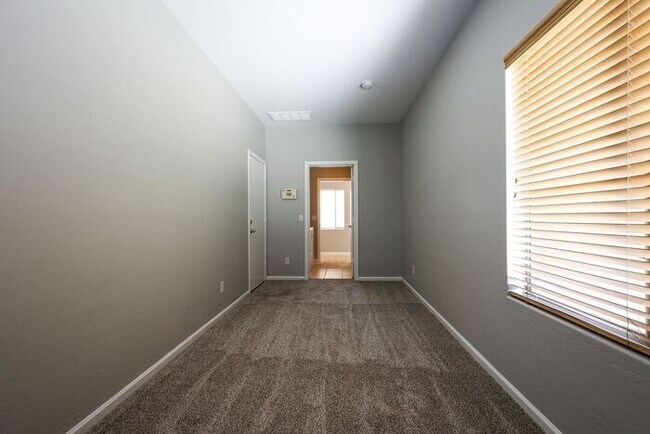 Building Photo - Now Available in Chandler! Spacious 4 Bedroom Home in Carino Estates!