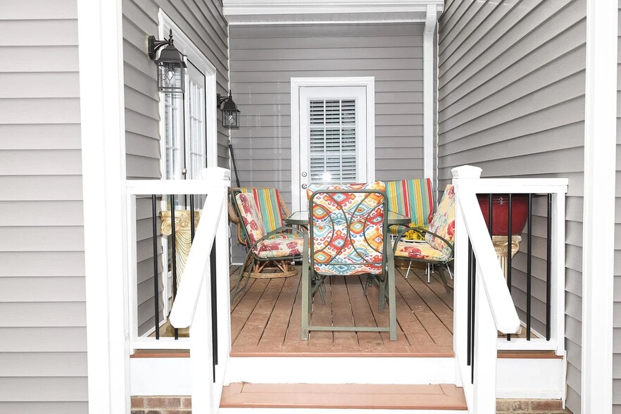 Building Photo - Room in House on S Person St