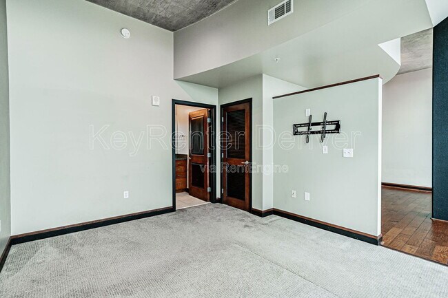 Building Photo - 1700 Bassett St