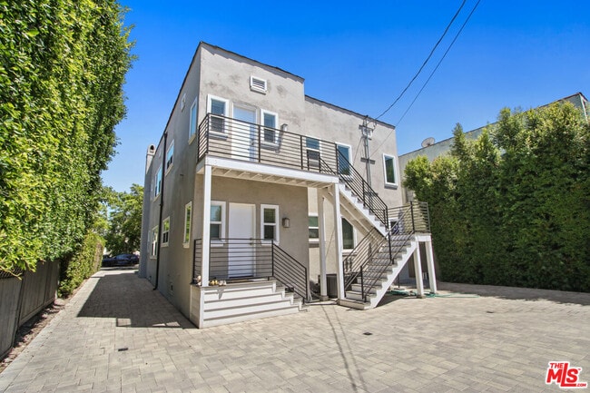 Building Photo - 807 Croft Ave