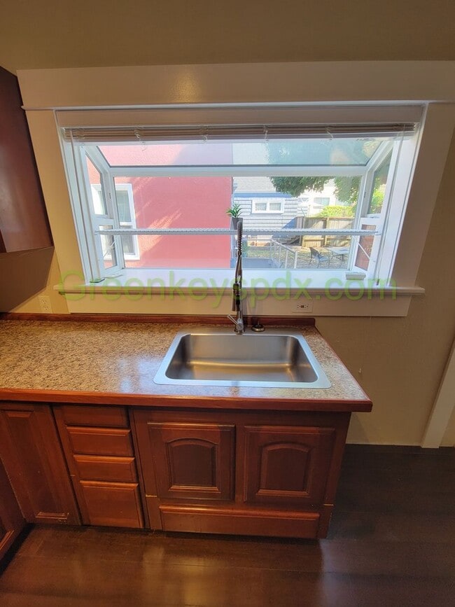 Building Photo - Amazing 1-Bedroom Unit in a Side-by-Side Duplex Near Hollywood District