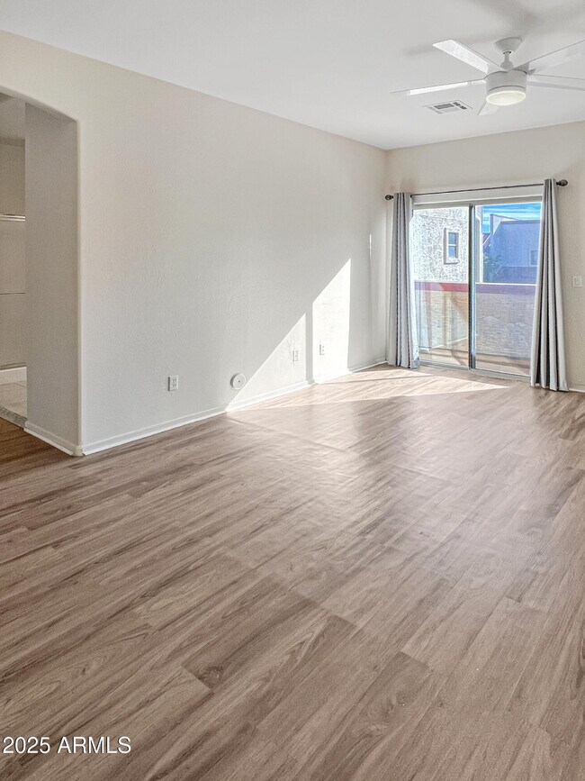 Building Photo - 1015 S Val Vista Dr