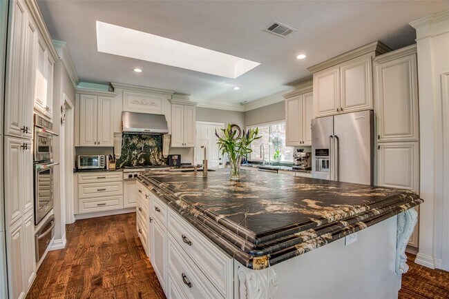 Building Photo - 5812 Richwater Dr