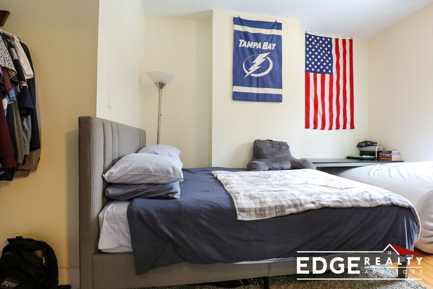 Building Photo - 35 Brooks St