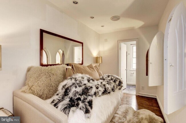 Building Photo - 1715 15th St NW