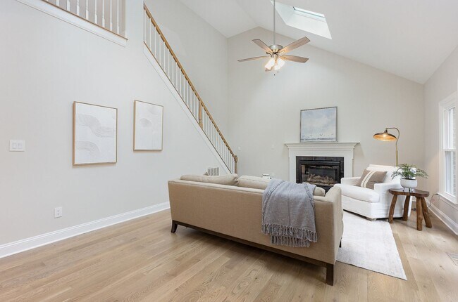 Building Photo - Stylish Renovation with Golf Course Views in a Prime Raleigh Location!