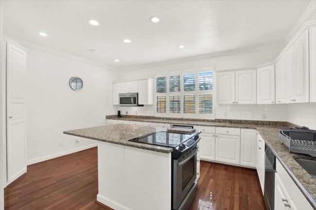 Building Photo - 3006 W Julia St