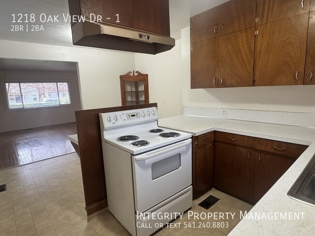 Building Photo - 1218 Oak View Dr