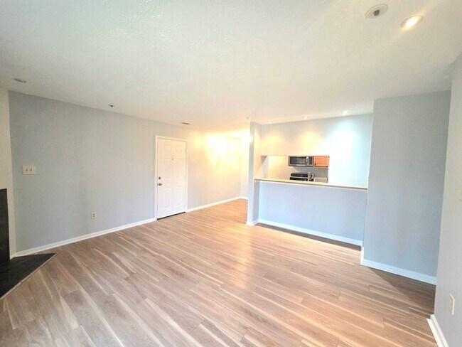 Building Photo - Beautiful 2 BR/2 BA Condo in Ellicott City!