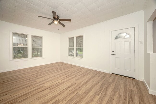 Building Photo - Freshly Renovated Rental Property!