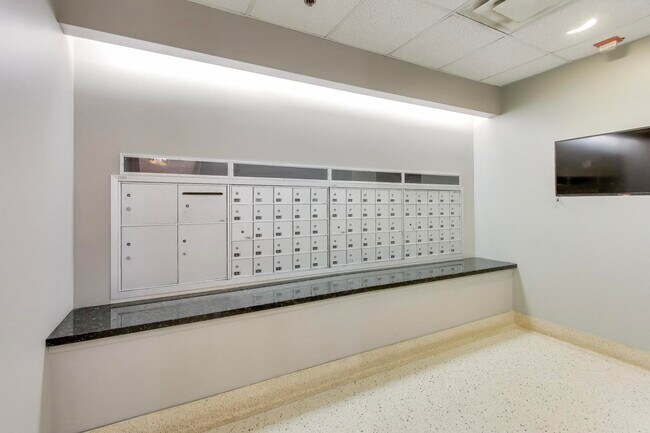 Building Photo - 435 W Erie St