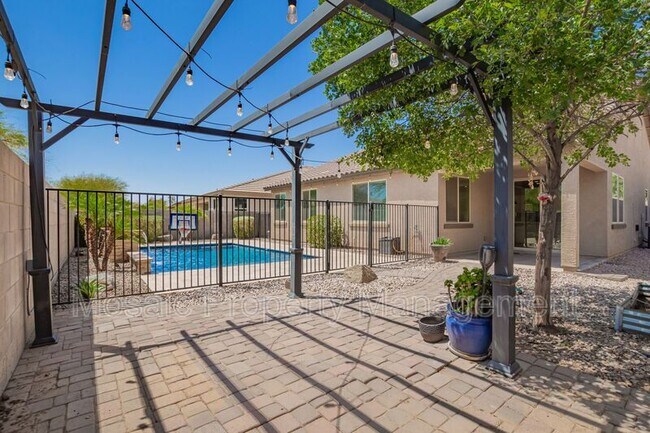 Building Photo - 35565 N Bandolier Dr
