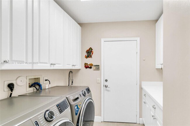 Building Photo - 5280 NW 95th Ave