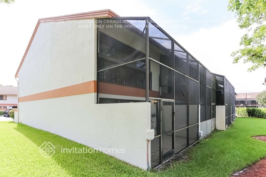 Building Photo - 4430 SW 70th Terrace