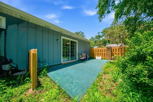 Building Photo - 1402 Sturbridge Pl
