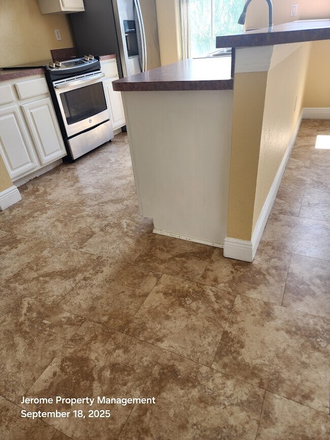 Building Photo - 5011 Sunridge Palms Dr