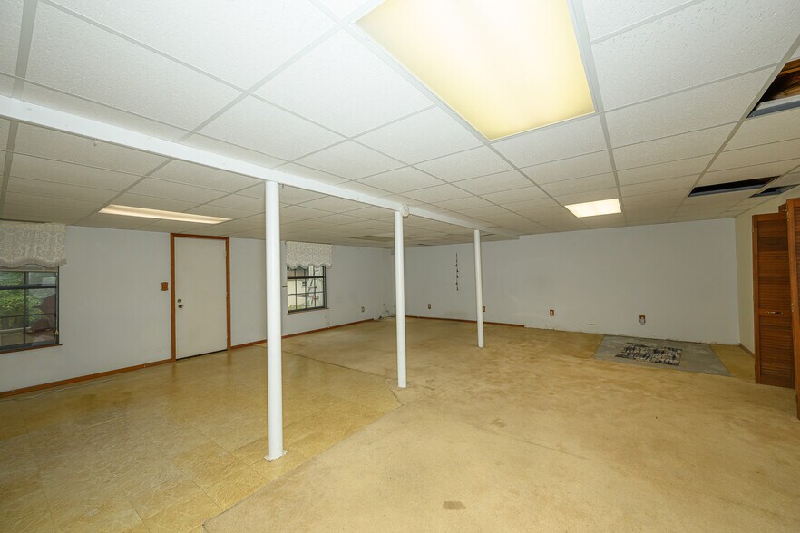 Building Photo - 2655 Merry Rd