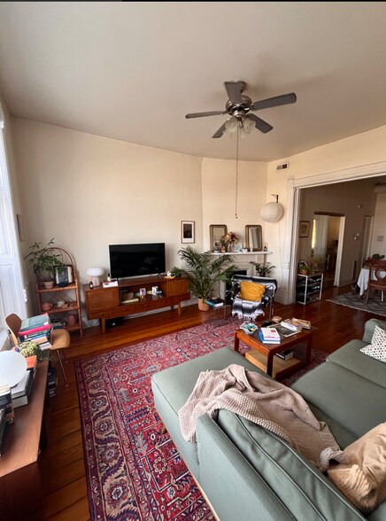 Building Photo - 1041 W Grand Ave