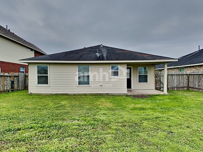 Building Photo - 20 Mira Loma Dr