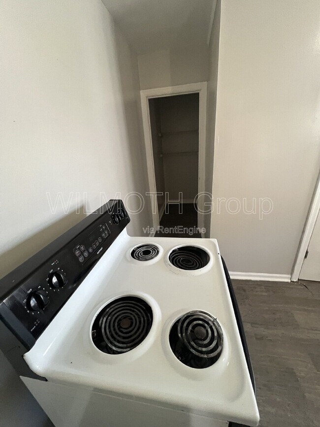 Building Photo - 320 N Sherman Dr