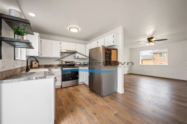 Building Photo - 1804 E Coeur D Alene Ave