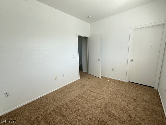 Building Photo - 5975 Barbosa Dr