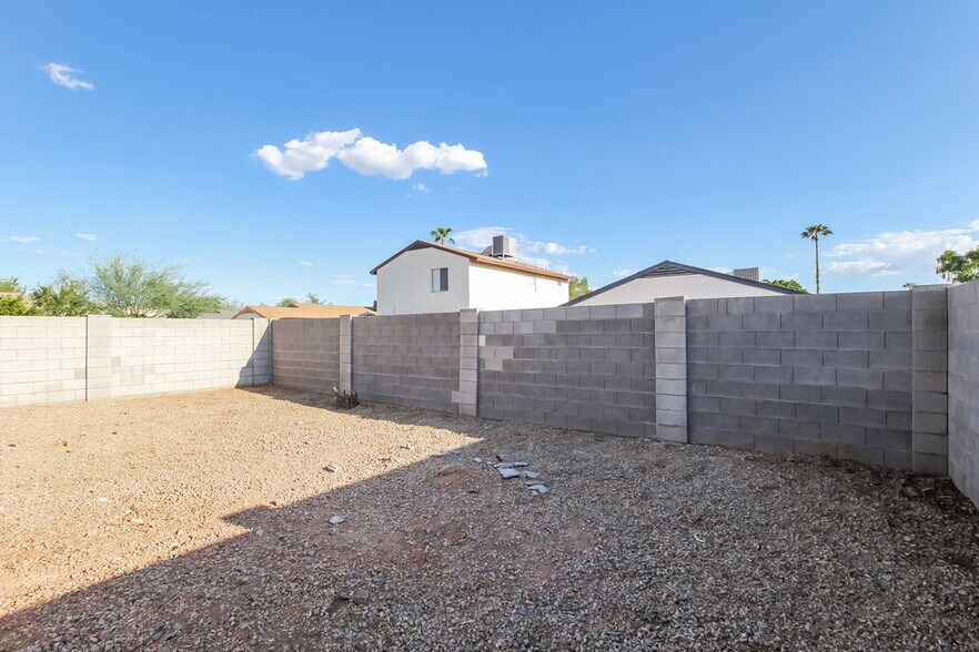 Building Photo - 4713 W Menadota Dr