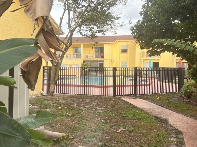 Building Photo - 7609 Dolonita Dr