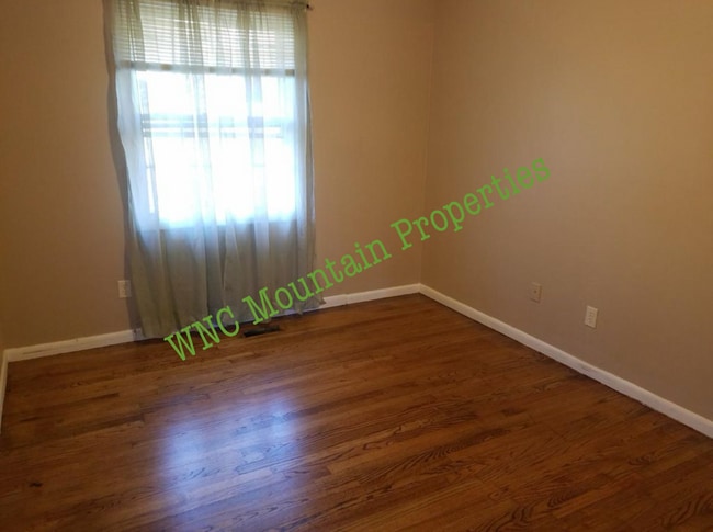 Building Photo - 374 Royal Pines Dr