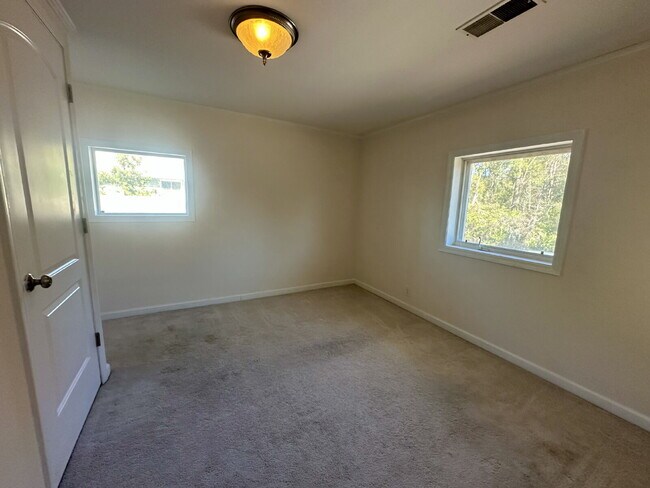 Building Photo - Four Bedroom Waterfront Home on the May River!