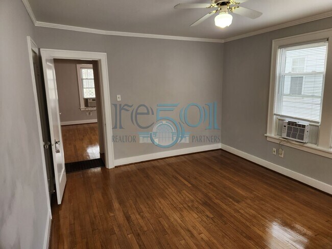 Building Photo - *Coming Soon* Great Hillcrest Find!  2Bedrooms & 1 Bathroom Pefect for UAMS Student(s)