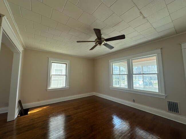 Building Photo - SINGLE FAMIKY FOR RENT IN MAPLEWOOD LOCATION !