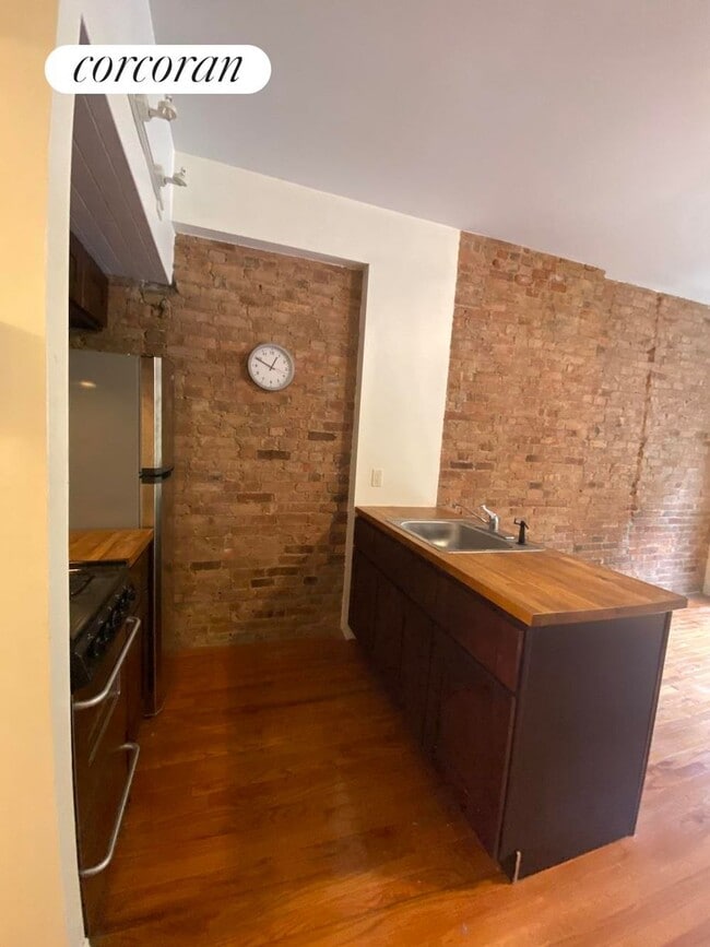 Building Photo - 222 E 50th St