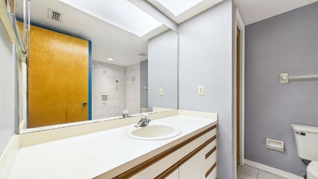 Building Photo - 9479 Tara Cay Ct